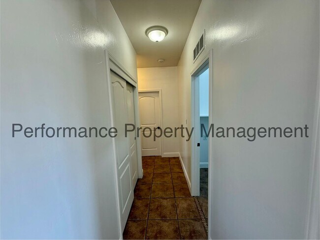 Building Photo - 4 Bed/2 Bath in SW Bakersfield w/ RBP, Solar & $0 Deposit Option
