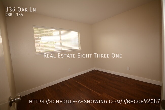 Building Photo - 136 Oak Ln