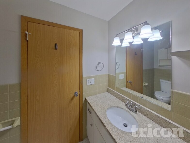 Building Photo - 8407 Lower 208th St W