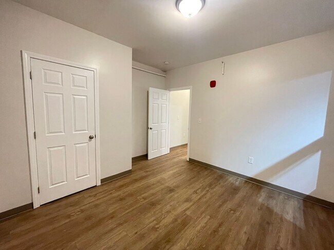 Building Photo - 461 Beech St