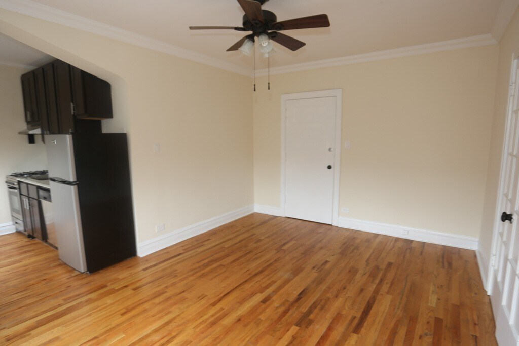 Building Photo - 4742 N Hermitage Ave