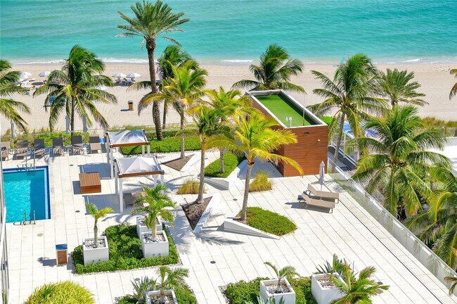 Building Photo - 18911 Collins Ave