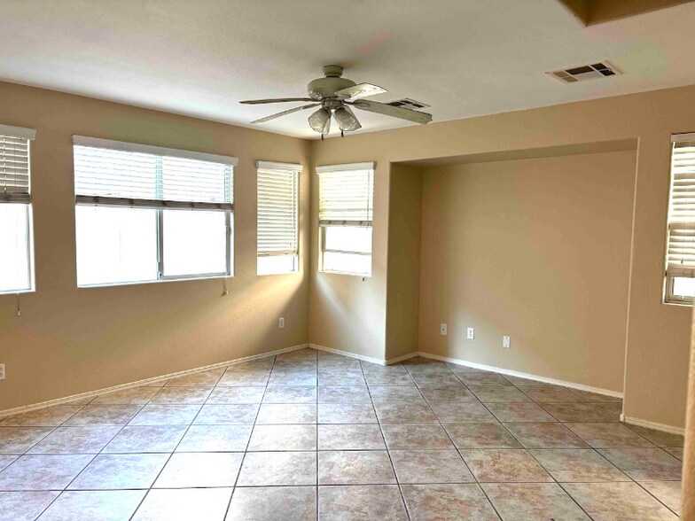 Building Photo - 5989 Banbury Heights Way