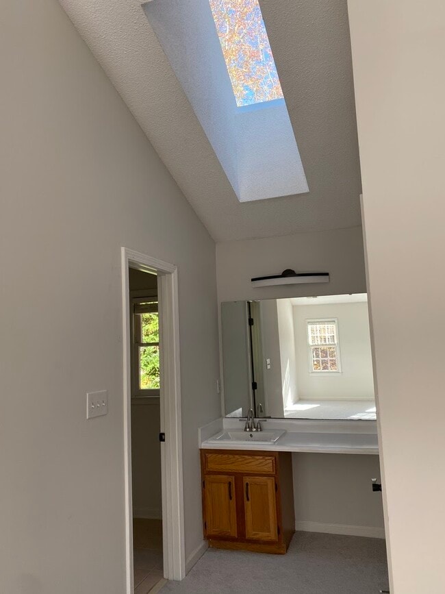 Building Photo - 118 W Skyhawk Dr