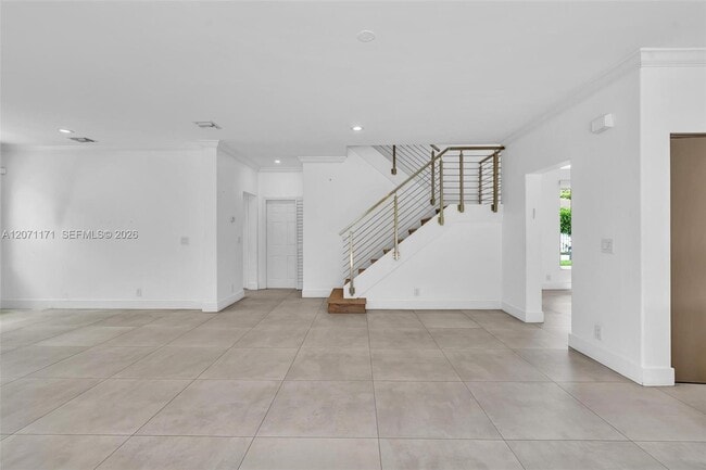 Building Photo - 3433 SW 52nd Ave