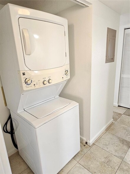 Building Photo - 499 Albee Farm Rd