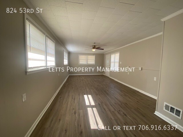 Building Photo - MOVE IN READY HOME in Desirable Neighborhood