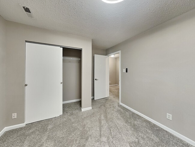 Building Photo - 8147 Retreat Ln