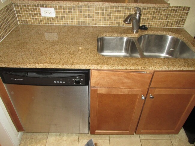 Building Photo - Adorable 1 bedroom apartment