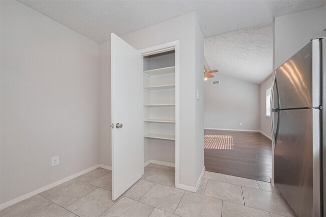 Building Photo - 17114 Quail Glen Dr