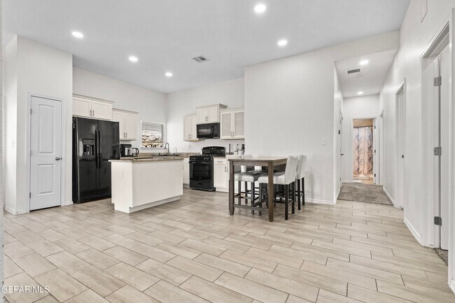 Building Photo - 5128 Jennifer Claire Ln