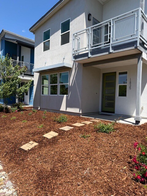 Building Photo - 1835 Bedford Dr