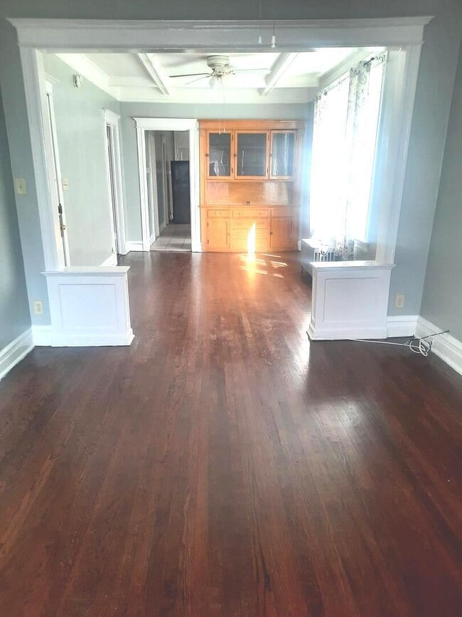 Building Photo - 6221 S Laflin St