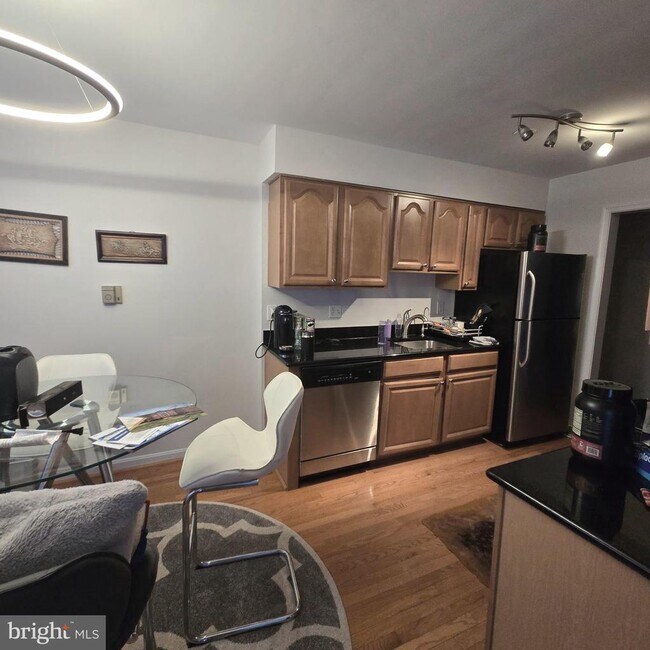 Building Photo - 3336 Spring Ln