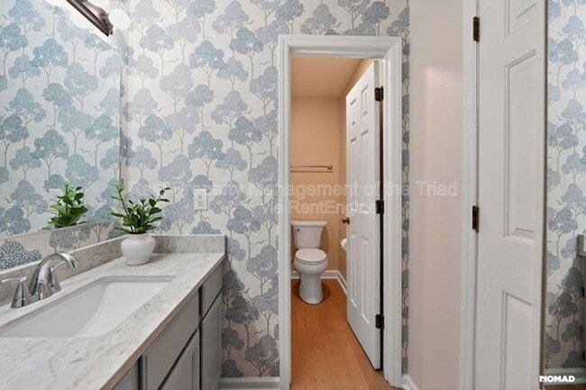 Building Photo - 201 Oakwood Ct