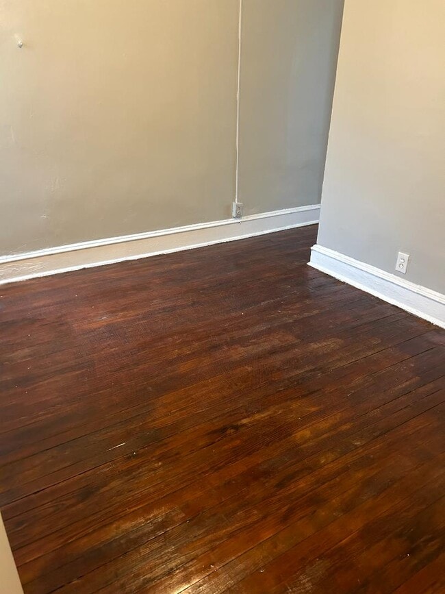 Building Photo - 1102 Morton Ave