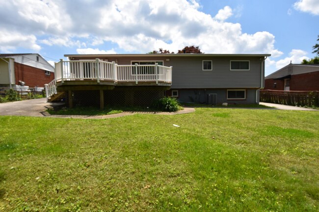 Building Photo - 4015 Heathfield Rd