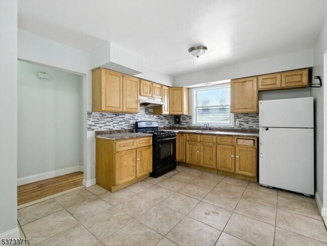Building Photo - 46 Tichenor Terrace