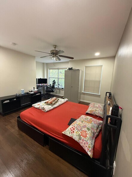 Building Photo - 427 Lackland Ave