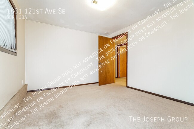 Building Photo - 1831 121st Ave SE