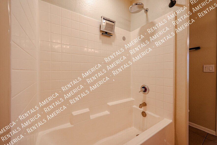 Building Photo - 17219 N 19th Run