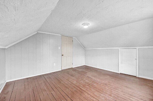 Building Photo - Newly renovated 4 bedroom HALF OFF MAY RENT