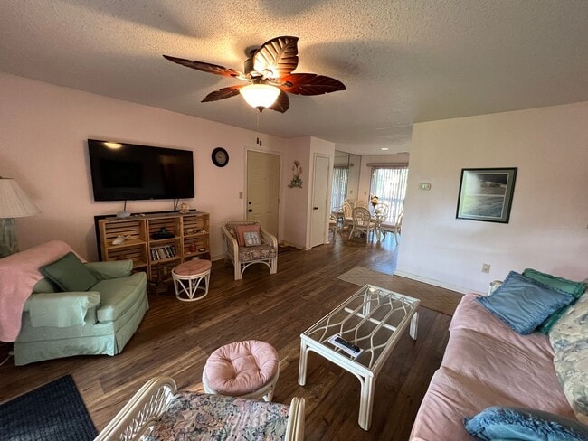 Building Photo - FURNISHED 2 BEDROOM/2 BATH UNIT 2ND FLOOR