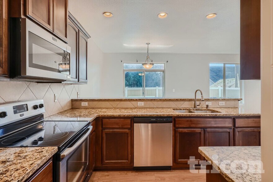 Building Photo - 7615 NE 60th Way