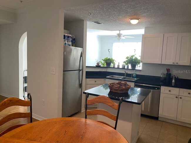 Building Photo - 501 Knights Run Ave