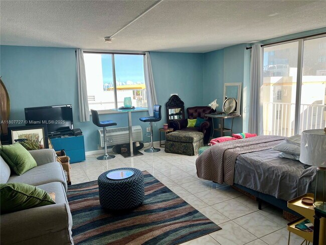 Building Photo - 1255 Collins Ave