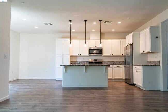 Building Photo - 21236 Grapevine Dr