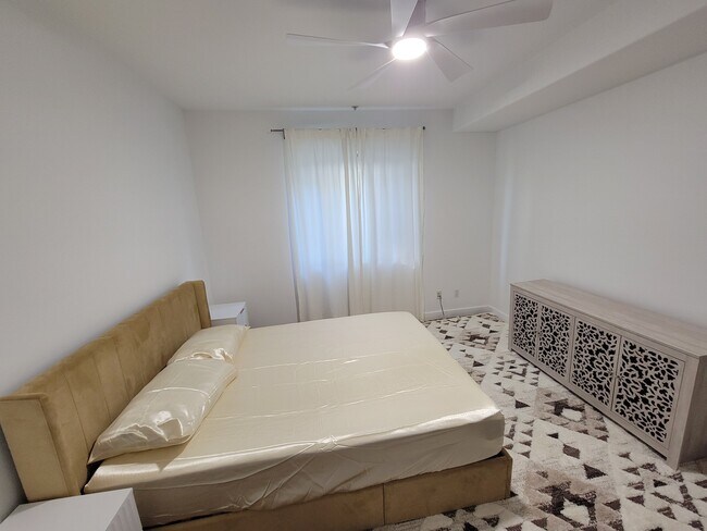 Building Photo - 1310 Armacost Ave