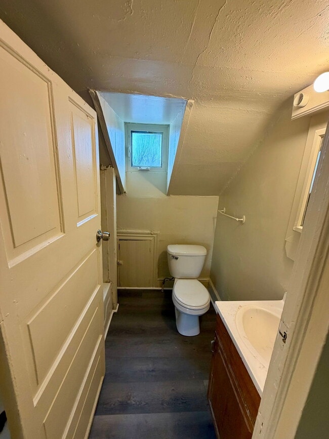 Building Photo - 230 Crystal St