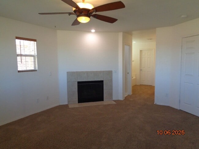 Building Photo - Large 2 Story Offering 3419 sq. ft. and 5 bedrooms plus loft