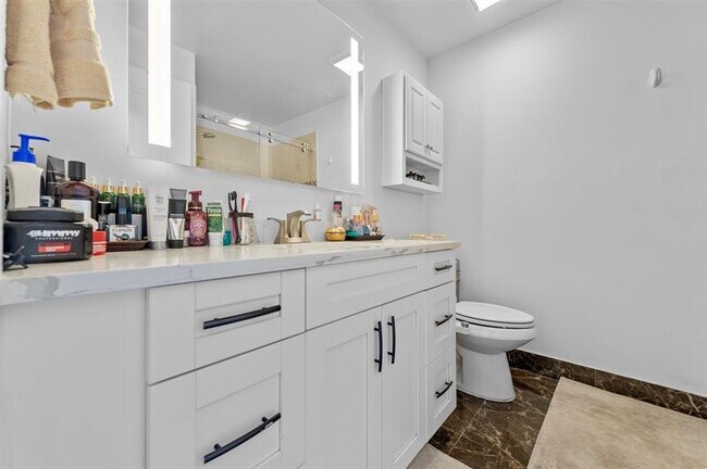 Building Photo - 4121 Eastridge Cir