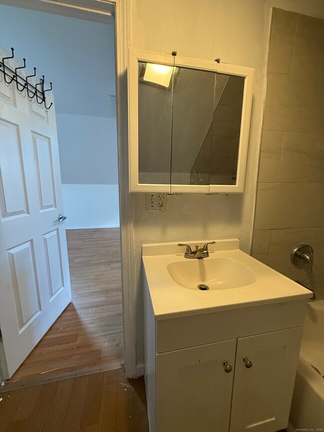 Building Photo - 342 Exchange St