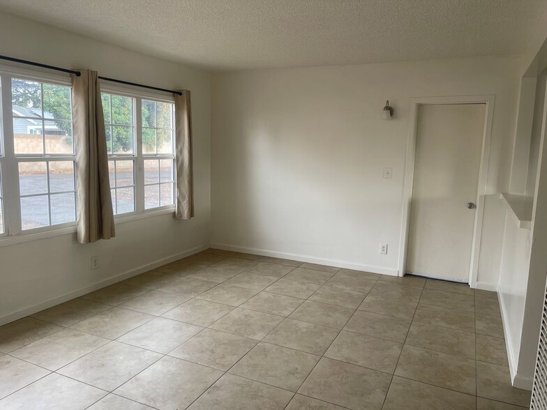 Building Photo - 10341 Parise Dr