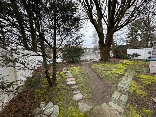 Building Photo - 25 Dustin St