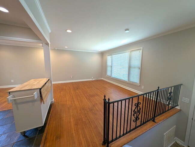 Building Photo - Charming split level home located in the Spring Valley Community in the South Park area of Charlo...