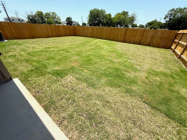 Building Photo - 211 Wirecrested Dr