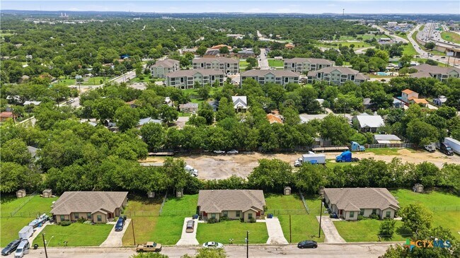 Building Photo - 147 Rosedale Ave