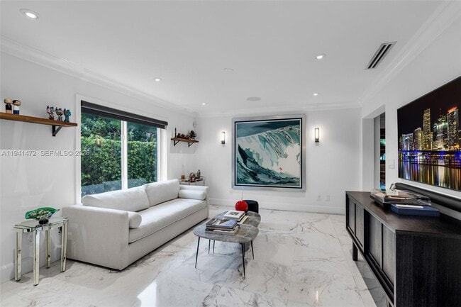 Building Photo - 1030 Manati Ave