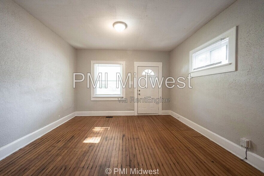 Building Photo - 411 W 40th St