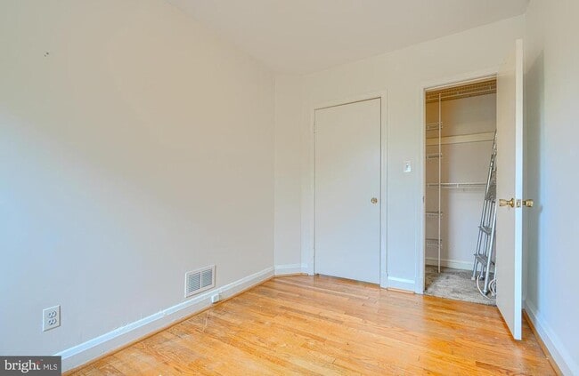 Building Photo - 372 Old Trail