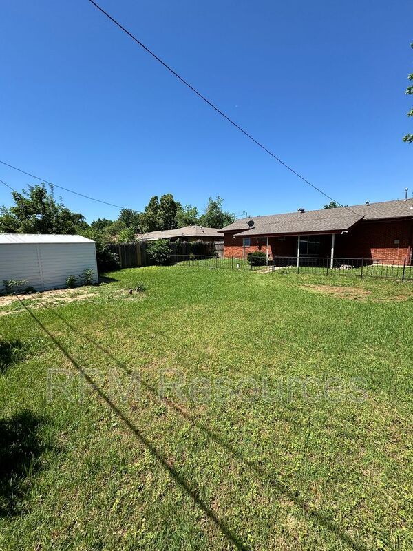 Building Photo - 7116 S Klein Ave