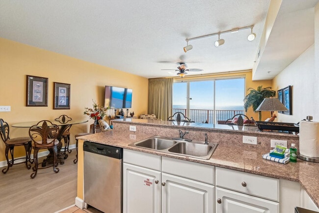 Building Photo - 9900 S Thomas Dr