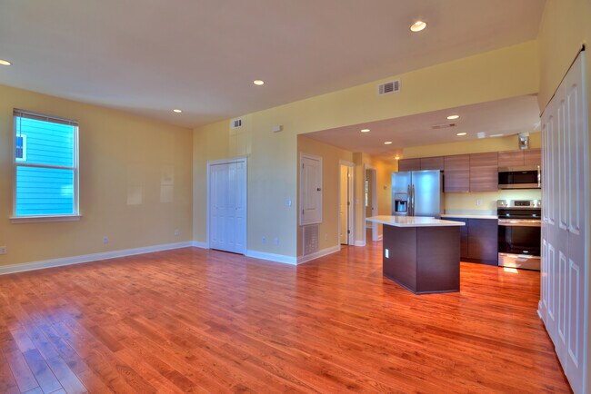 Building Photo - 3201 Gravier St