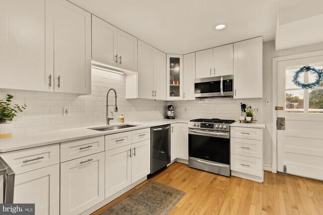 Building Photo - 11612 Galt Ave