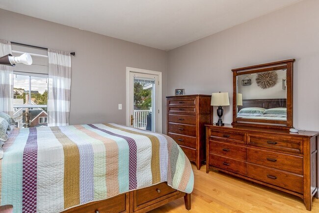 Building Photo - 168 Humphrey St