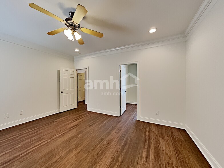 Building Photo - 5125 Macarthur Ave